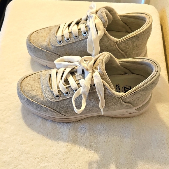 ZEBA Women'a Size 9 Hands Free Slip On Comfort Sneakers Gray - Picture 3 of 14